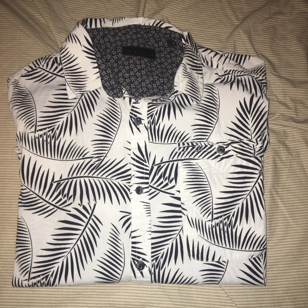 Men’s short sleeve button up